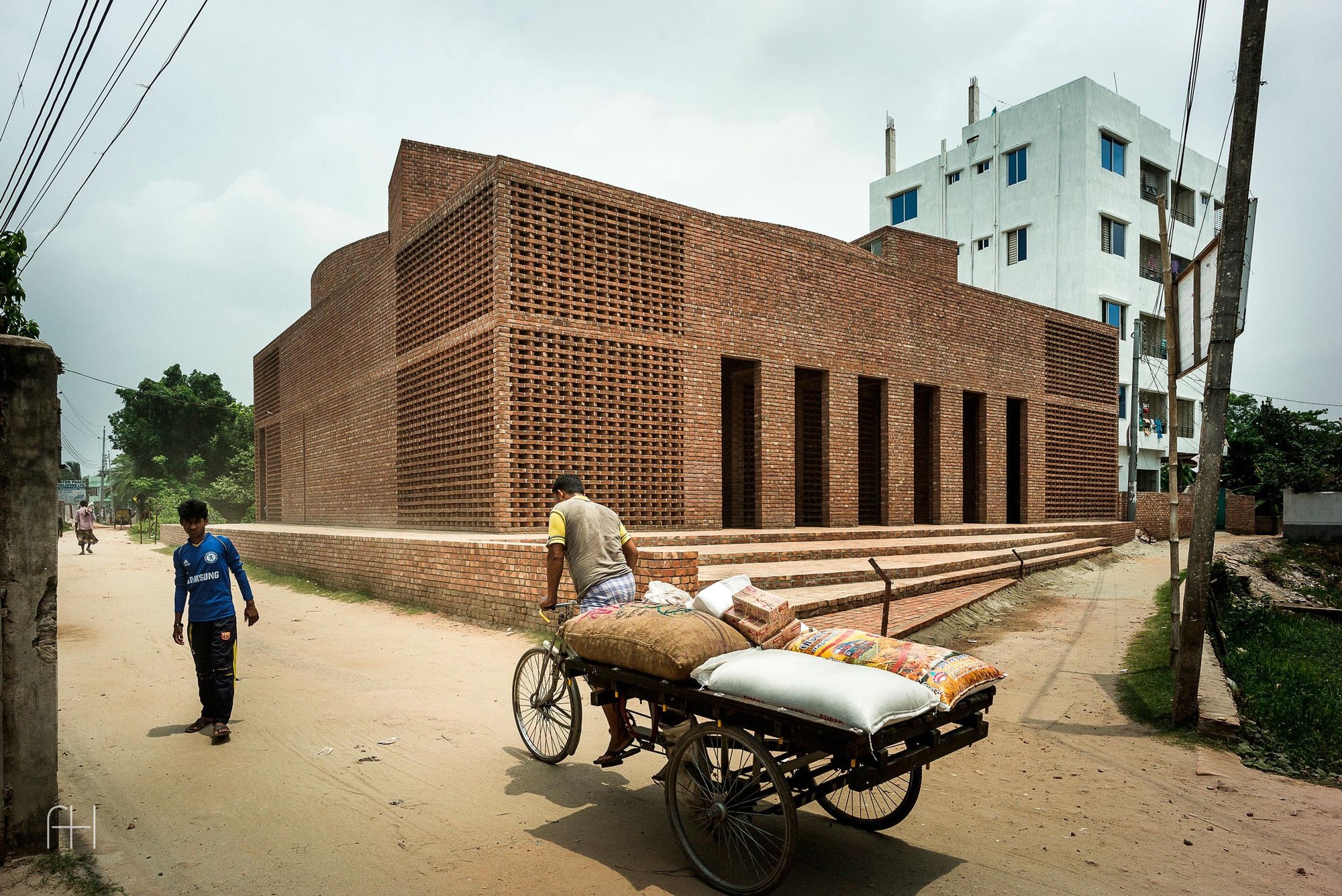 Bait Ur Rouf Mosque // Marina Tabassum Architects // Дакка, 3