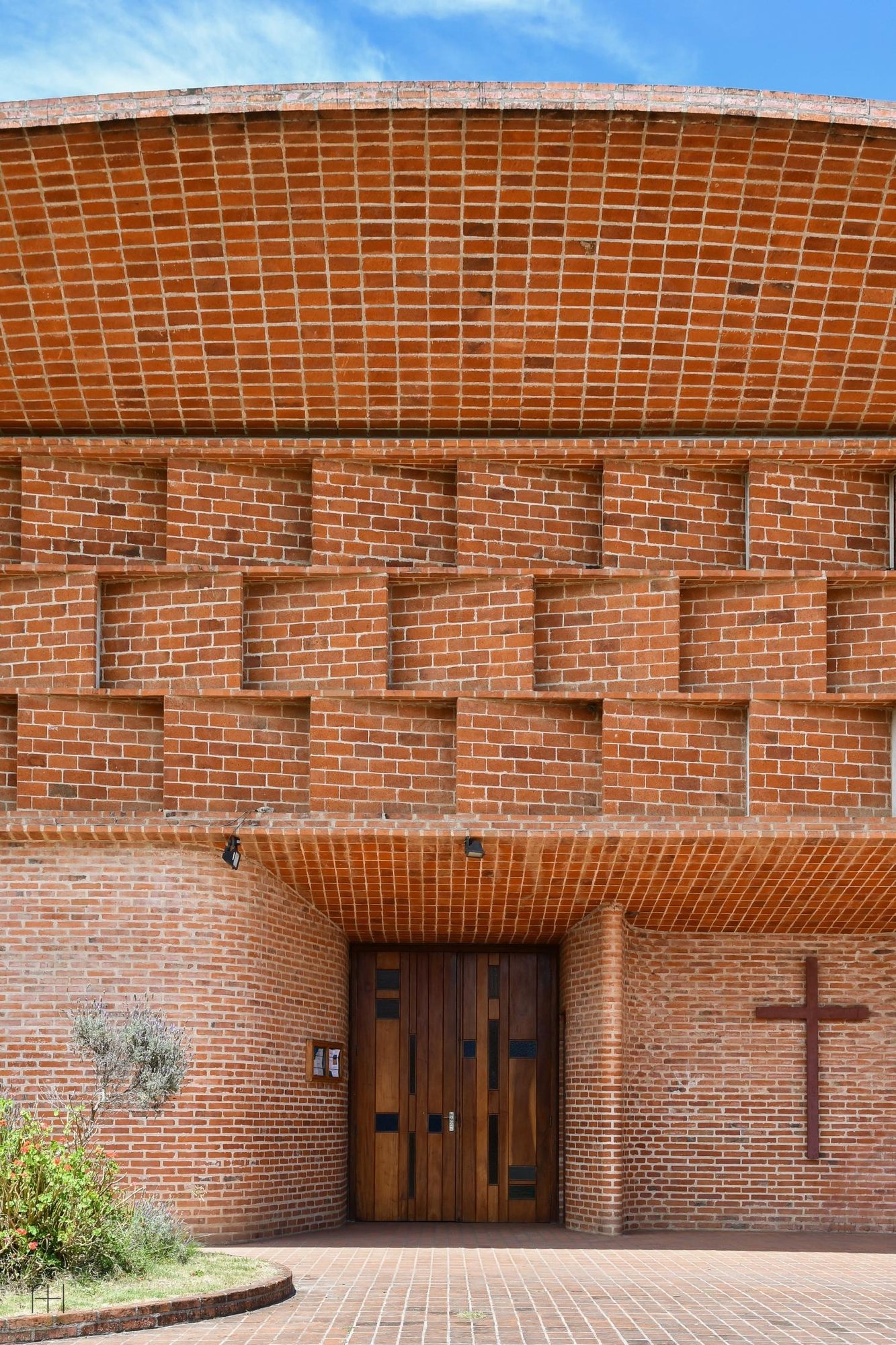 Iglesia de Cristo Obrero y Nuestra Señora de Lourdes // Eladio Dieste // Estación Atlántida, Uruguay, 1958–1960, 2