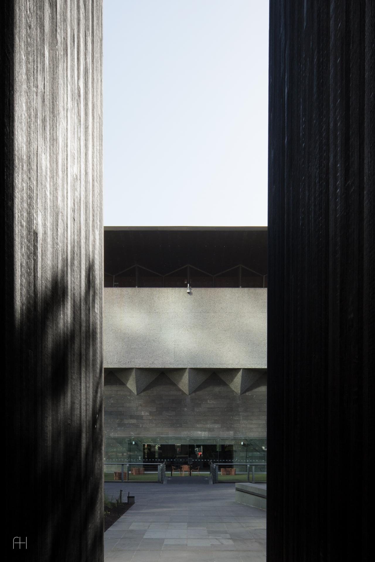 In Absence // Edition Office & Yhonnie Scarce // Мельбурн, 2019, 3