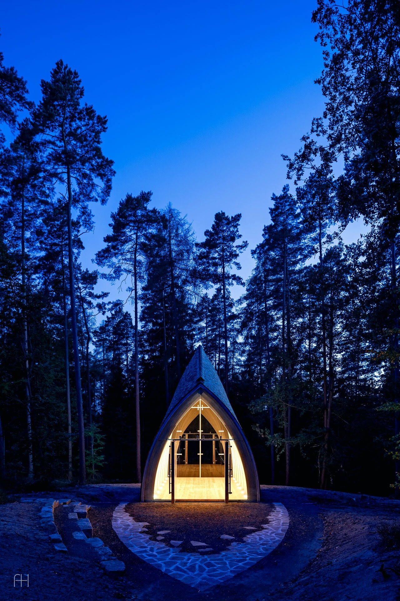 Ruhewald Schloss Tambach // Sacher Locicero Architects // Weitramsdorf, Germany, 4