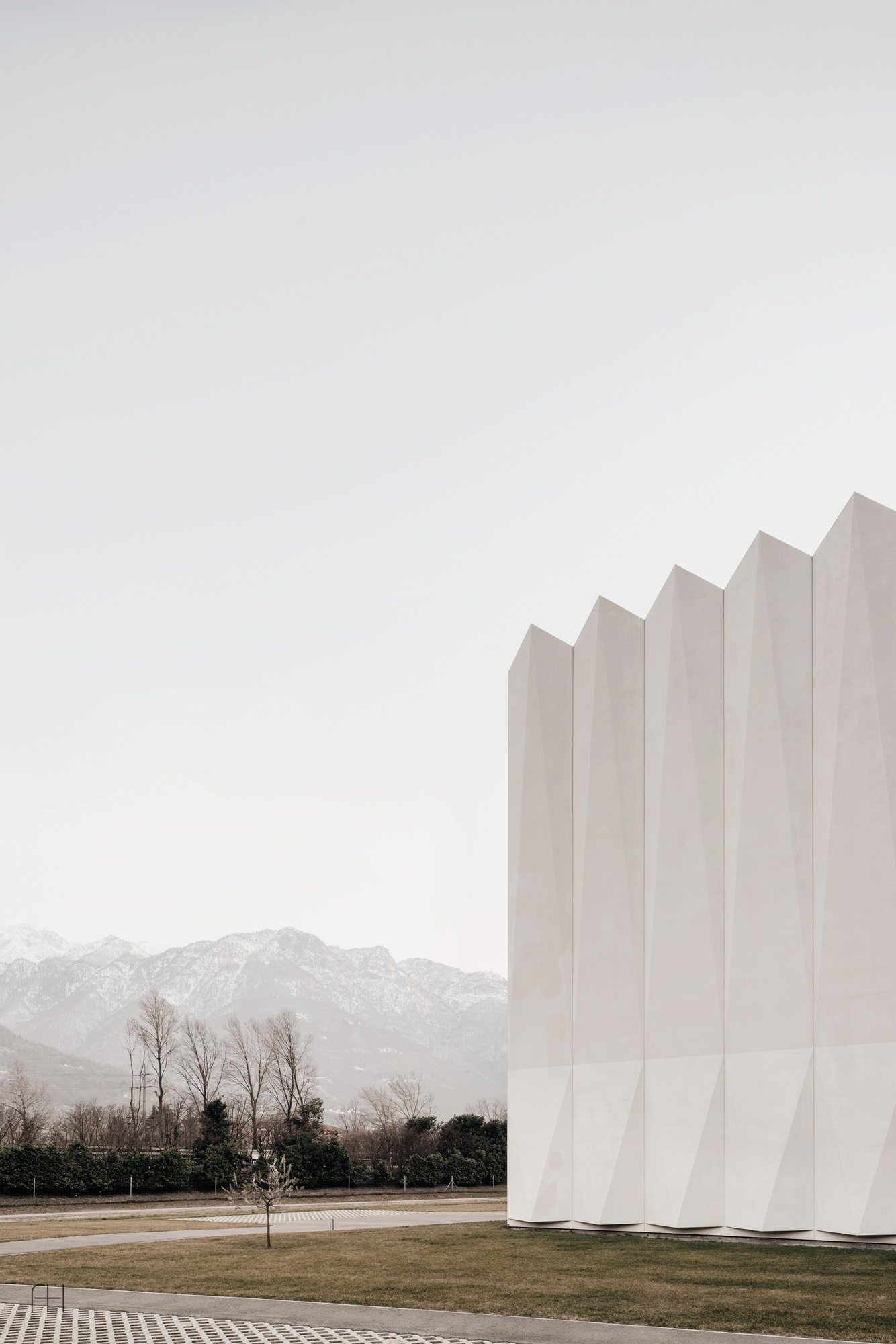 CAFUBE Funeral Home // LOKOMOTIV.archs office // Bellinzona, 2016, 1
