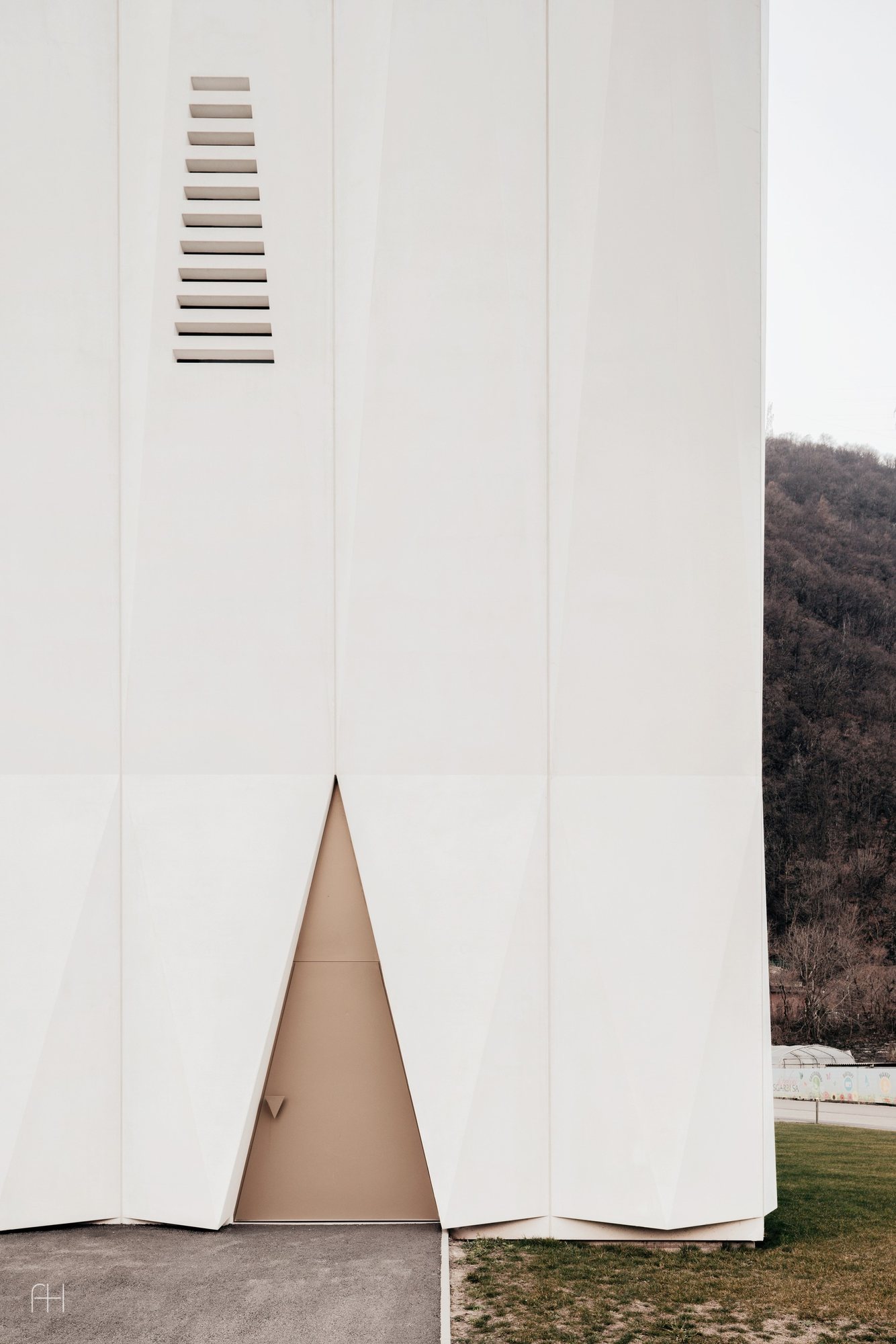CAFUBE Funeral Home // LOKOMOTIV.archs office // Bellinzona, 2016, 4