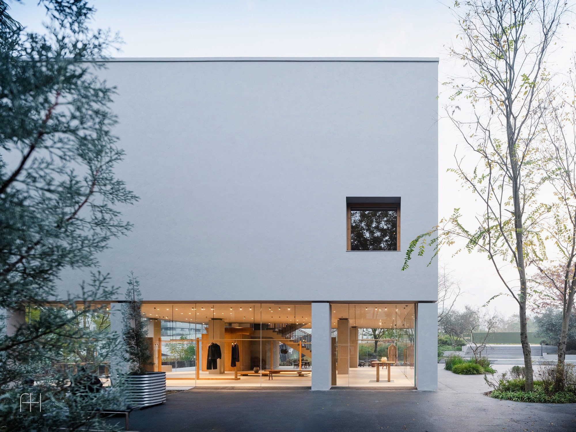 Yearly Plan House, 1