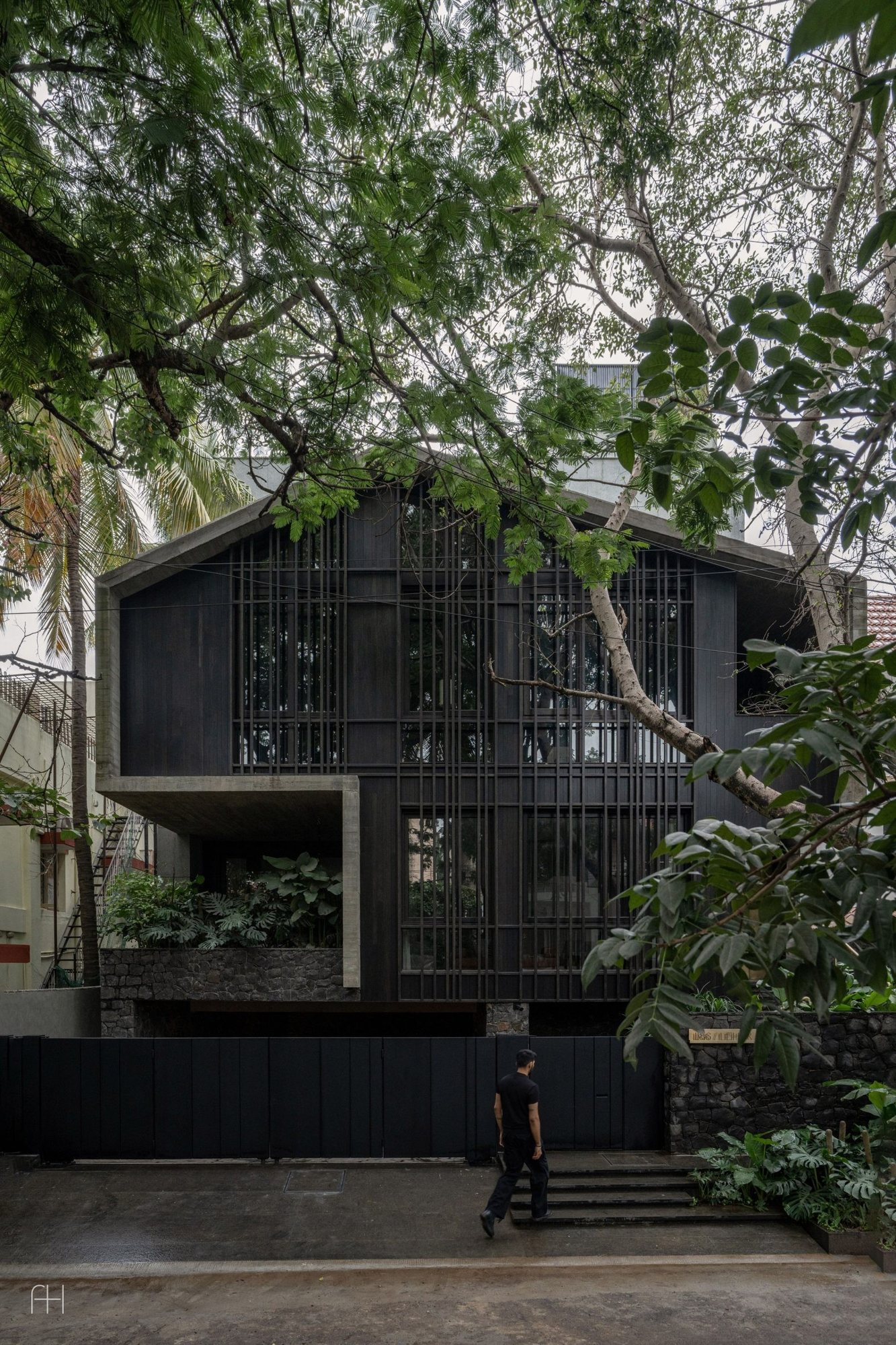 House of Shadows, 1