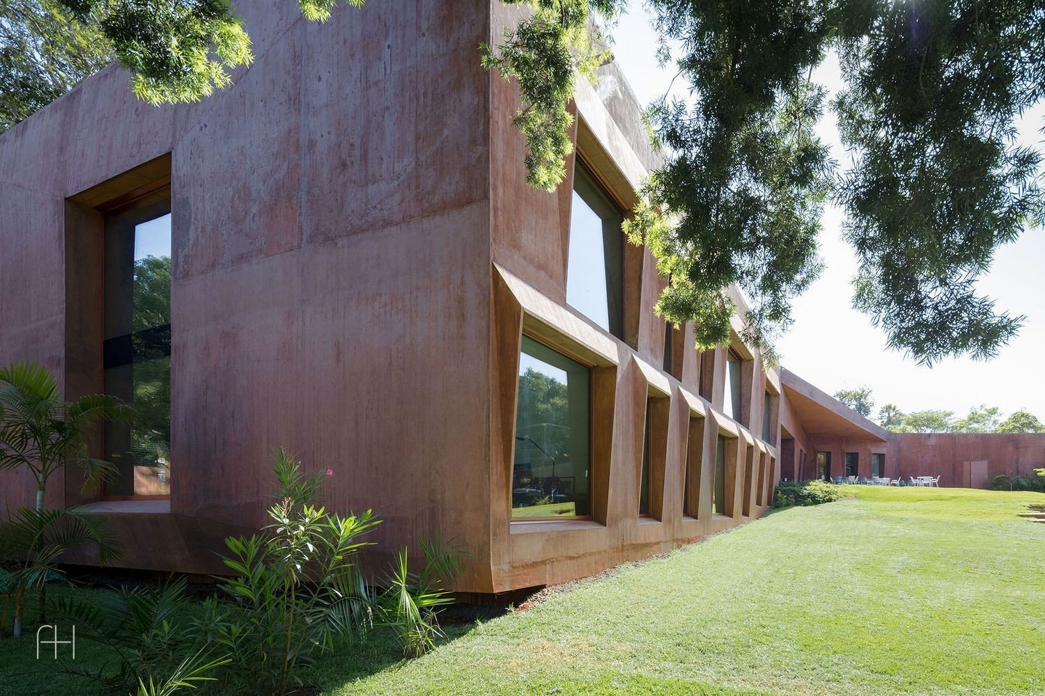 Swiss Embassy, 4