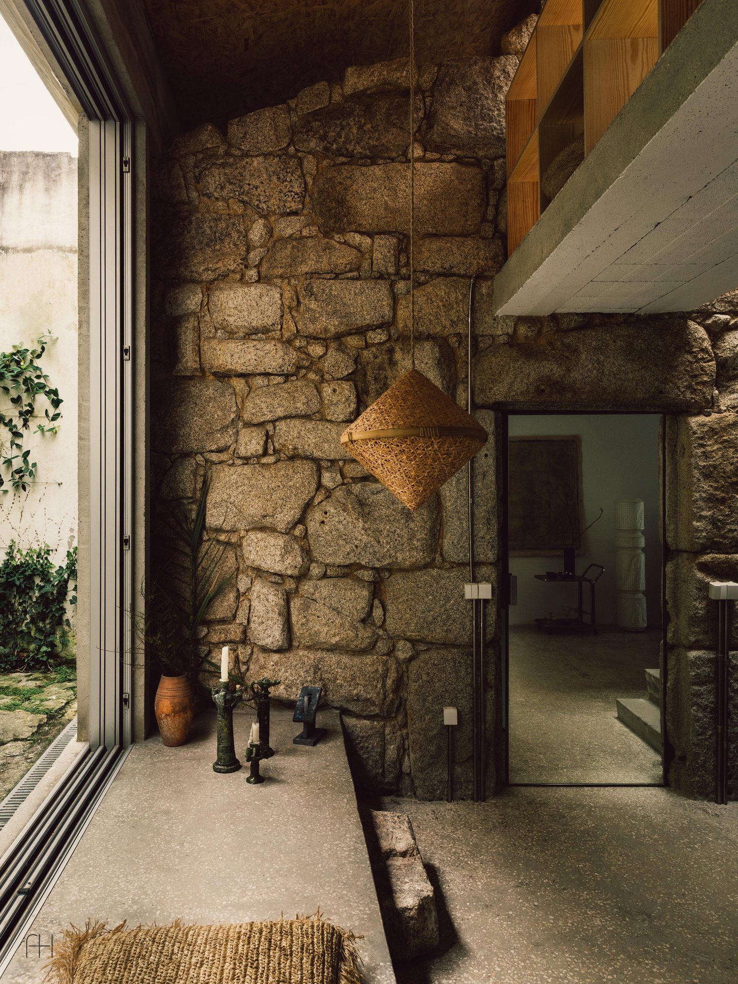 Casa e a Pedra, 6